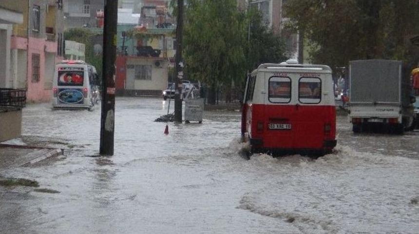 Yağmur Silifke&rsquo;yi Etkiledi
