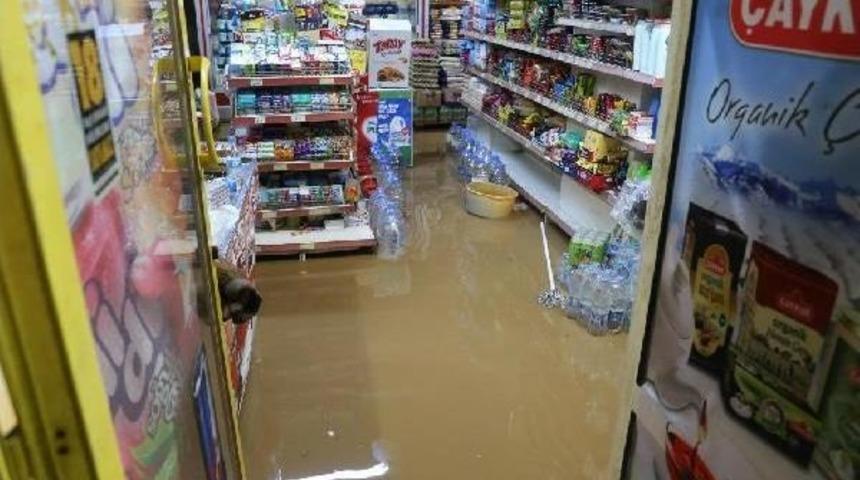 Vali Doğanay&rsquo;Dan, Yağmurun Vurduğu Arhavi&rsquo;Ye Ziyaret