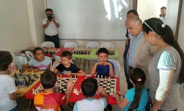 Vali Karahan Gen&ccedil;lik Merkezini İnceledi 1