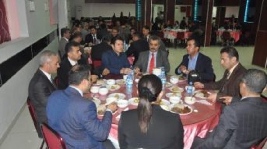 Kahta İl&ccedil;esinde &Ouml;ğretmenler Yemekte Buluştu