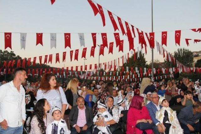 Şarkıcı Simge Sağın Beykoz&rsquo;Daki S&uuml;nnet Ş&ouml;leninde &Ccedil;ocukları Coşturdu 1