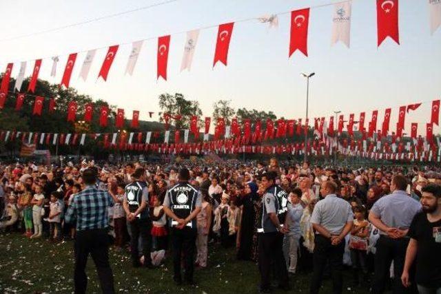 Şarkıcı Simge Sağın Beykoz&rsquo;Daki S&uuml;nnet Ş&ouml;leninde &Ccedil;ocukları Coşturdu 2