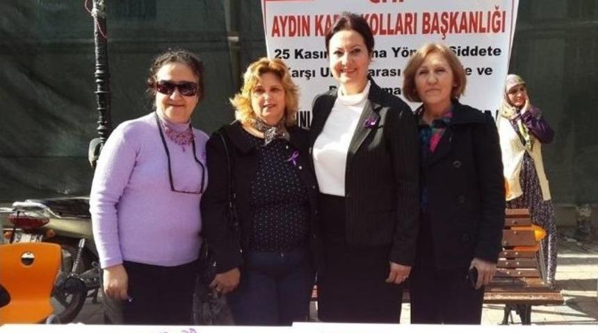 Aydın&rsquo;da Chp&rsquo;li Kadınlar Mor Kurdele Dağıttı