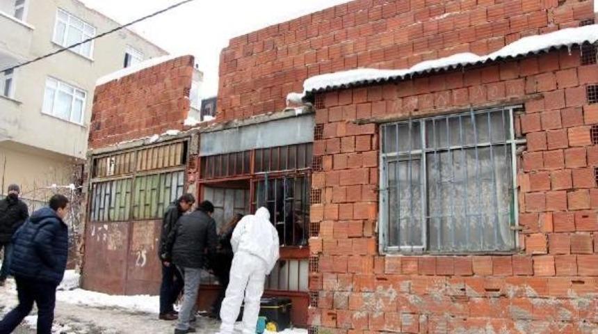 İstanbul'da Kadın Cinayeti: &Ccedil;ocuklarının G&ouml;z&uuml; Eninde Eşini &Ouml;ld&uuml;rd&uuml;