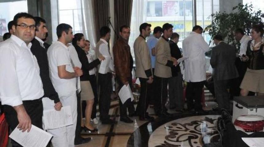 Kan Vermek I&ccedil;in Sıraya Girdiler