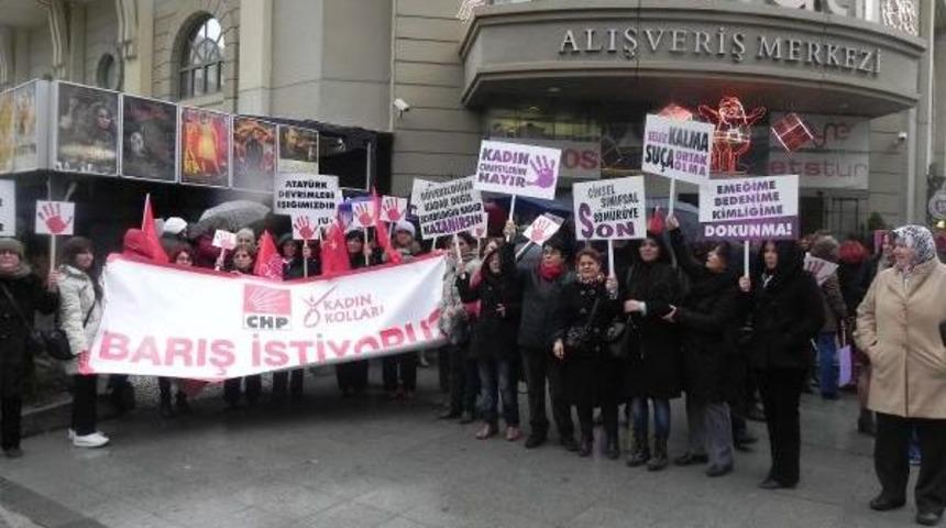 ESKİŞEHİR'DE KADINLARDAN ŞİDDETE KARŞI ŞARKILI Y&Uuml;R&Uuml;Y&Uuml;Ş