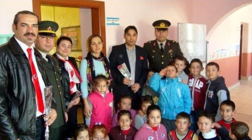 Jandarmadan &Ouml;ğretmenlere Jesti