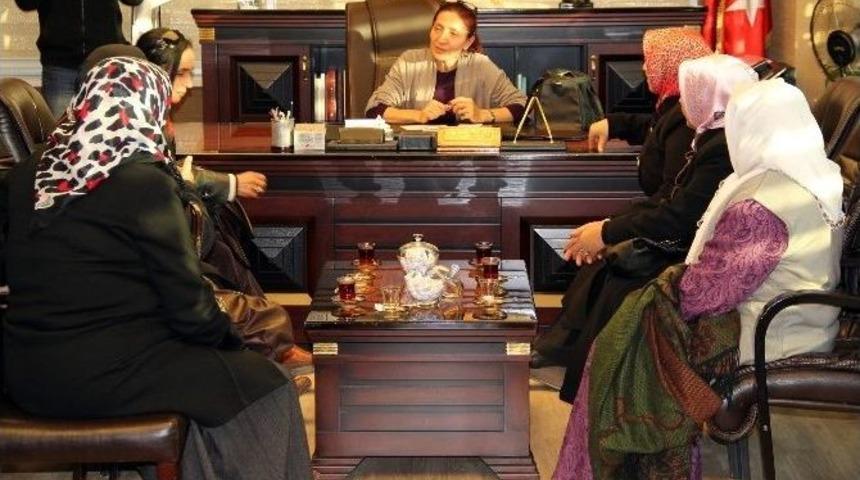 Ercişli Kadınlardan Eş Başkan &Ccedil;oban&rsquo;a Ziyaret