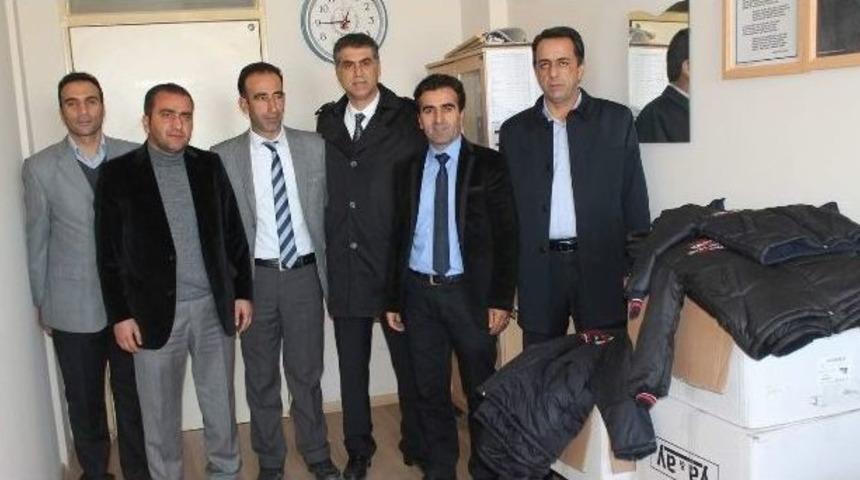 Van Tso&rsquo;dan &Ouml;ğrencilere Giyim Yardımı
