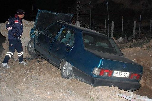 Didim’de Yol Kenarındaki Kayaya Çarpan Araç Sürücüsü Yaralandı