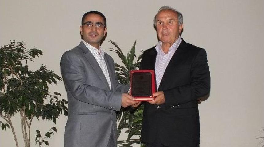 Hasan &Ouml;zden&rsquo;den Sporculara Destek