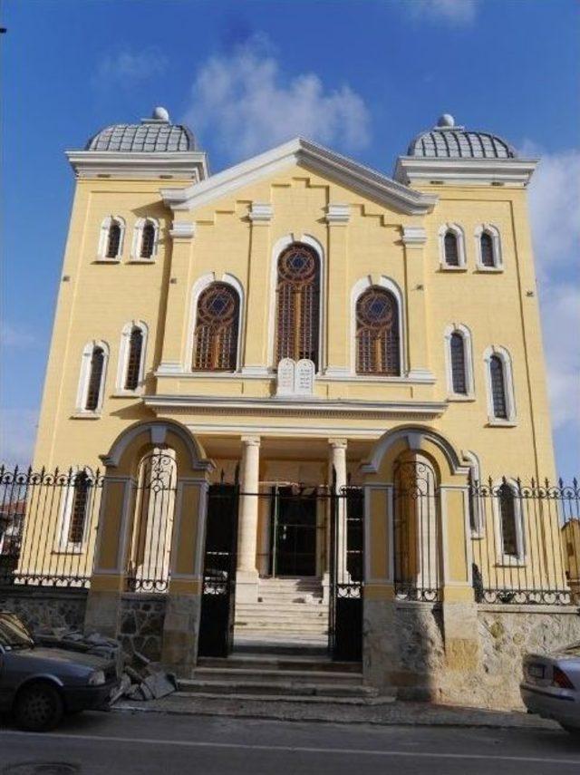 Edirne’de Yaşayan Tek Musevi Mitrani’den Sinagog Açıklaması