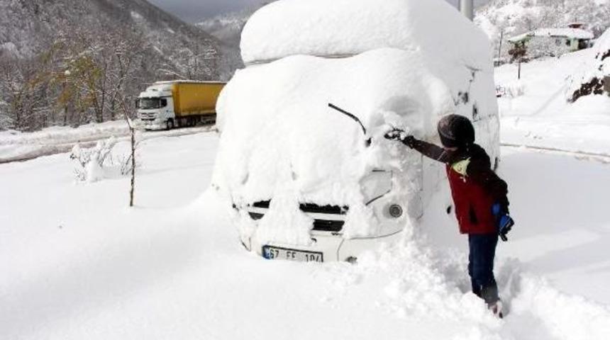Zonguldak'ta 142 K&ouml;y Yolu Ulaşıma Kapalı
