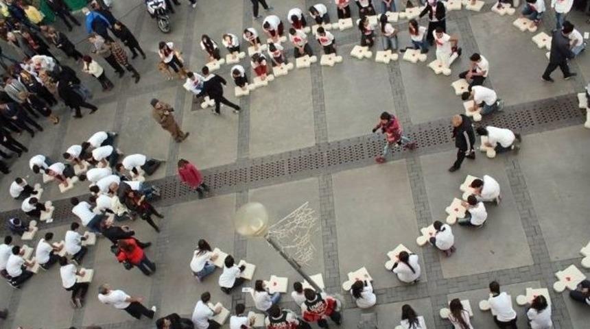Türkiye’nin İlk 200 Öğrencili Kalp Masajı