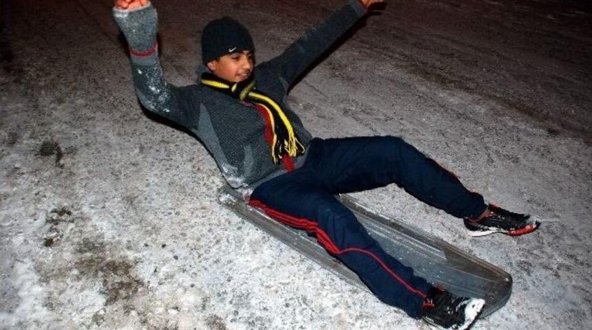 Tokat&rsquo;ta &Ccedil;ocukların Kar Keyfi