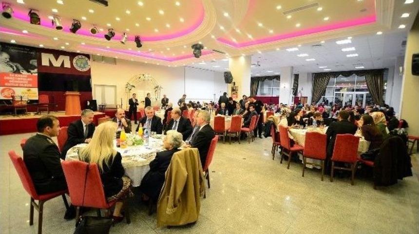 &Ouml;ğretmenler G&uuml;n&uuml; Sa&uuml;&rsquo;de Kutlandı