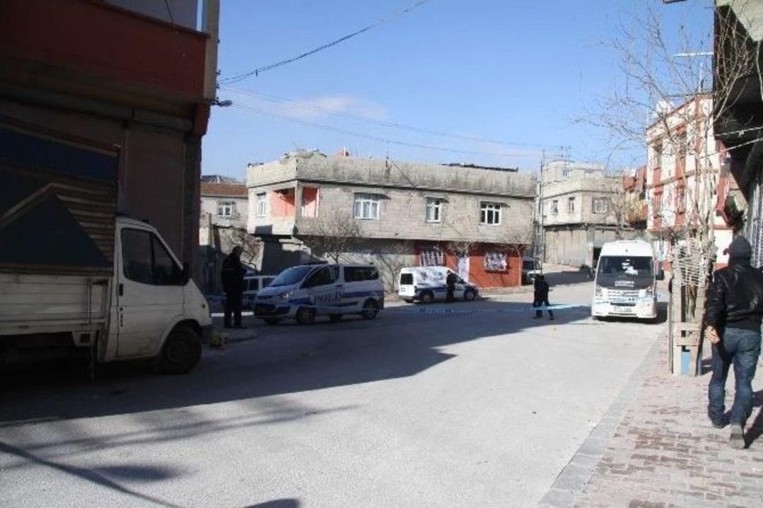 Polisten Ka&ccedil;arken Bir Kişiyi &Ouml;ld&uuml;rd&uuml;ler