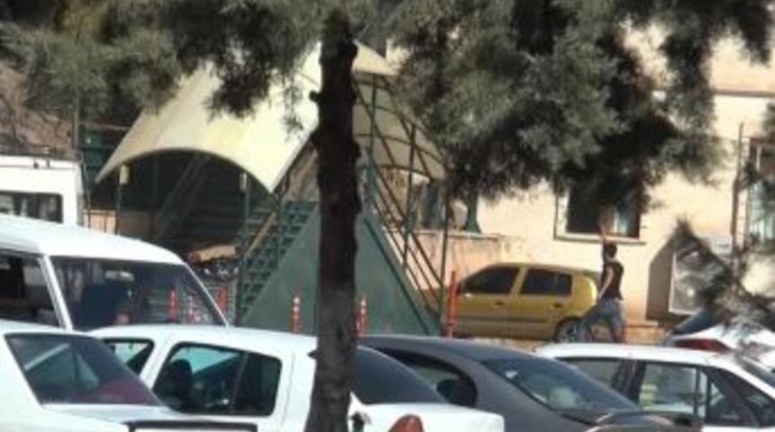 Polis Ka&ccedil;an Zanlıyı Havaya Ateş A&ccedil;arak Yakaladı