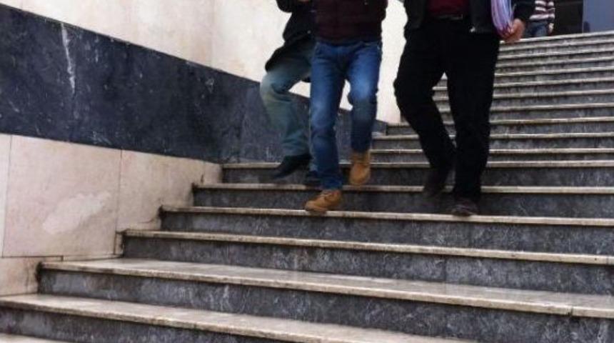 Taksi Şof&ouml;rlerini Hedef Alan 3 Gasp&ccedil;ı Yakalandı