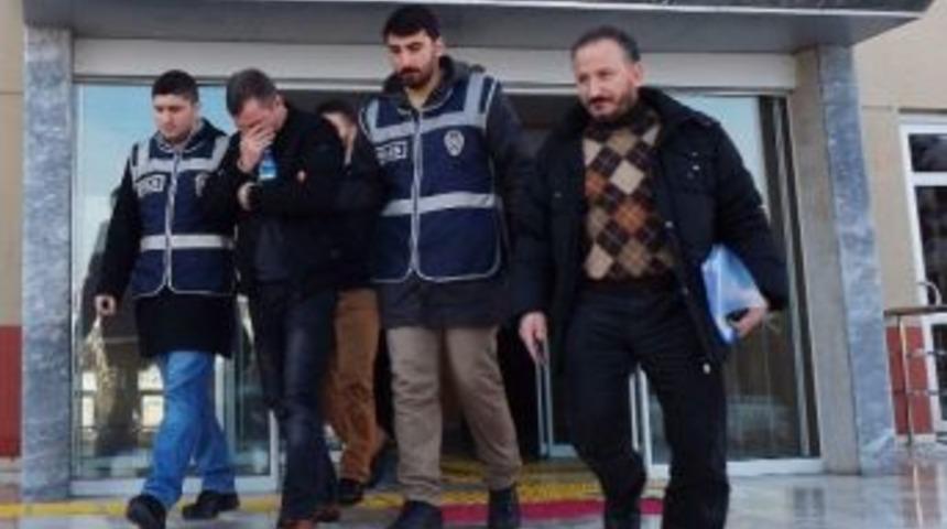 Rize&rsquo;de İki Kişi Evlerinde Sakladıkları Altınlarını Kendi Elleri İle Dolandırıcıya Teslim Etti