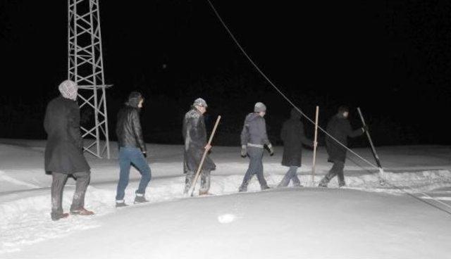 Yolu Kapalı Köye Giden Chp Il Başkanı Ile Onu Aramaya Giden Partililerden Haber Alınamıyor