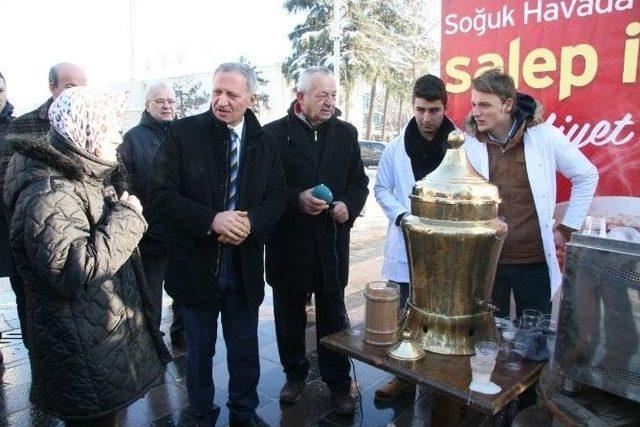 Adapazarı Belediyesi’nin Salep İkramı Başladı