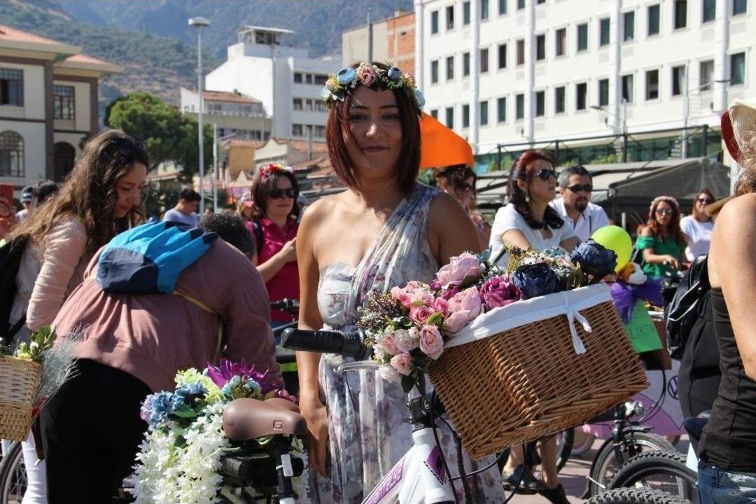 Manisa S&uuml;sl&uuml; Kadınlarla Tanıştı