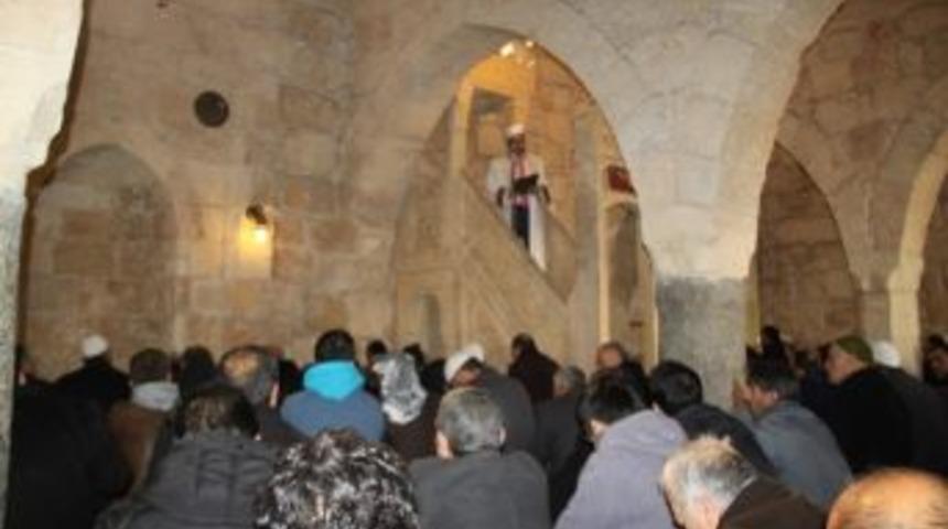 Adana&rsquo;da Suriyeli Sığınmacılar İ&ccedil;in Cuma Hutbesi Okundu