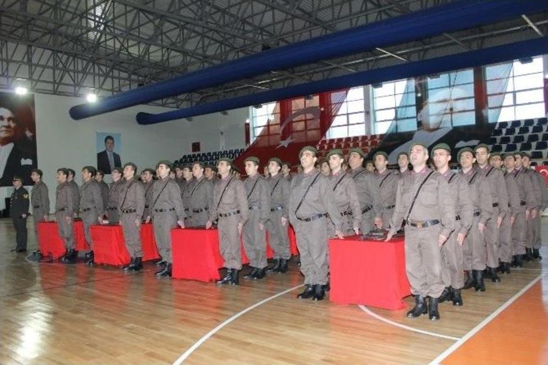 60 Kısa D&ouml;nem Asker Yemin Etti