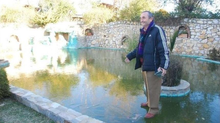 Sibirya Soğukları Edremit&rsquo;te S&uuml;s Havuzlarını Dondurdu