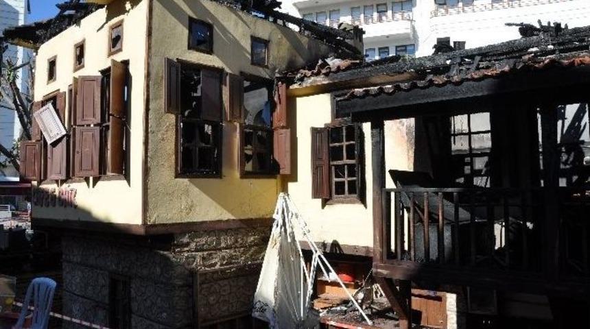 Alanya&rsquo;da Tarihi Bina K&uuml;l Oldu