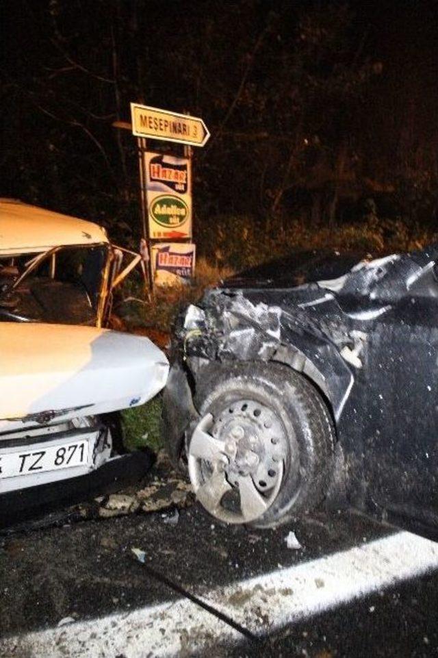 Sakarya&rsquo;da Trafik Kazası: 2 Yaralı 3