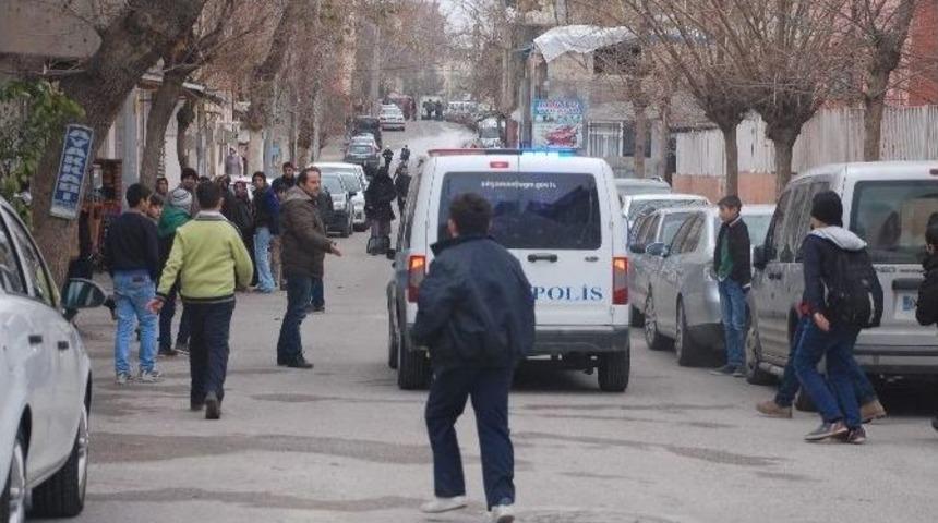 Kavga Eden &Ouml;ğrenciler Polisten Ka&ccedil;tı