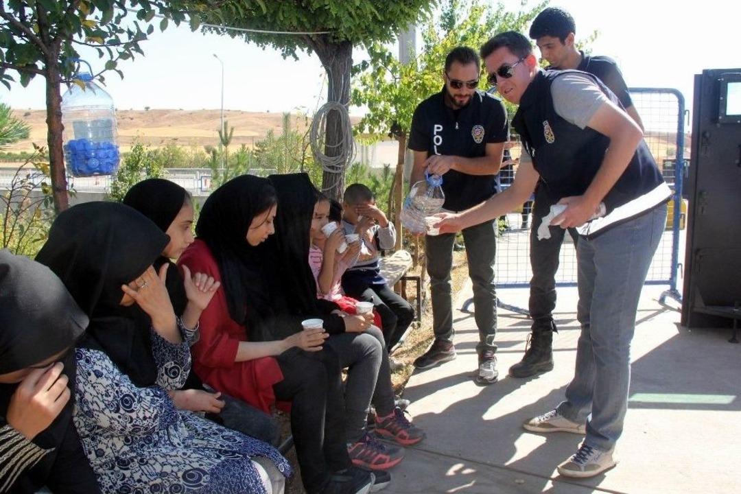 54 Kişilik Otob&uuml;ste 118 Ka&ccedil;ak G&ouml;&ccedil;men Yakalandı