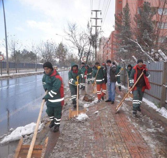 Diyarbakır'da Kar Çocukları Sevindirdi