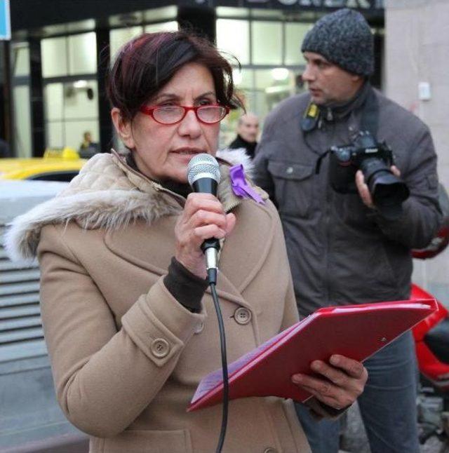 BALIKESİR'DE KADINA YÖNELİK ŞİDDET PROTESTO EDİLDİ