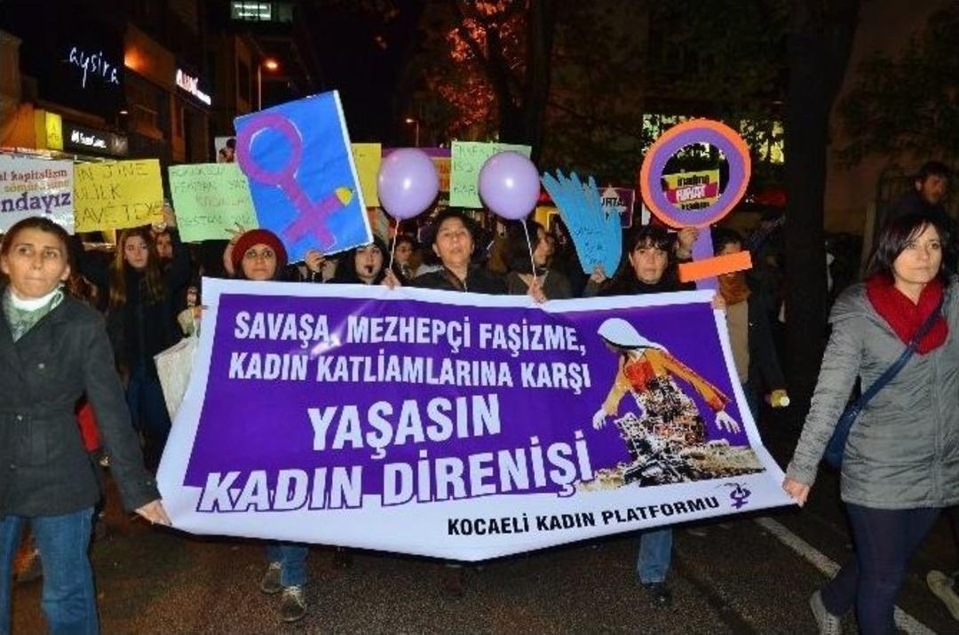 Kadın Dayanışması Kadına Şiddete Karşı Y&uuml;r&uuml;d&uuml;