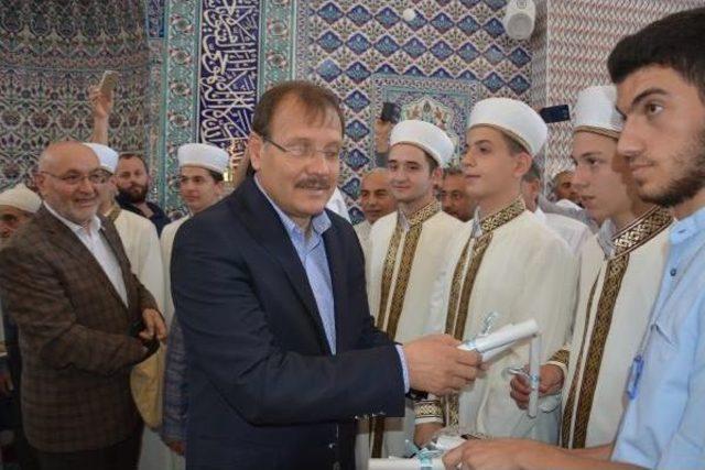 Başbakan Yardımcısı Hakan Çavuşoğlu, Hafız Çocuklara Sertifikalarını Verdi 3