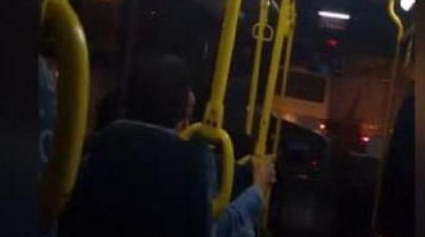 Minib&uuml;slerin Yolcu Kapma Yarışı Kazayla Sonu&ccedil;landı