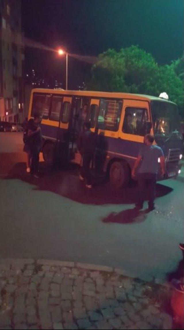 Kağıthane&rsquo;de Minib&uuml;slerin Yolcu Kapma Yarışı Kamerada 2