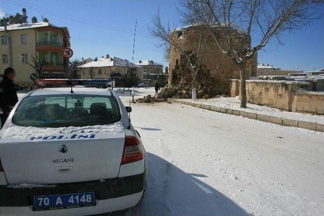 Karaman Kalesinin Surlarından Biri Kısmen Yıkıldı 3