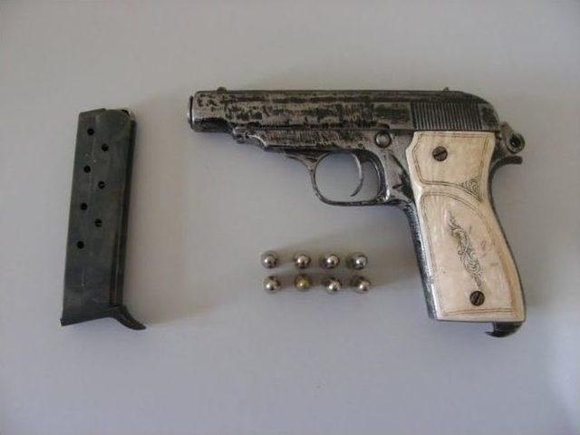 Polis, Otobanda Ka&ccedil;ak&ccedil;ılara Ge&ccedil;it Vermiyor 1