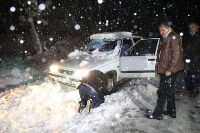 ERDEMLİ'DE KAR NEDENİYLE 20 TIR YOLDA MAHSUR KALDI