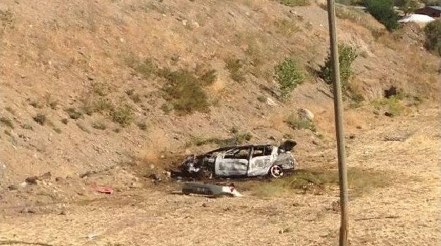 Şarampole Yuvarlanan Otomobil Alev Alev Yandı