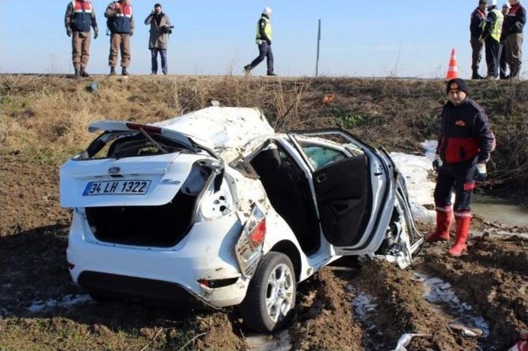 Aile Ziyaretine Giderken Kaza Yaptılar: 2 &Ouml;l&uuml;, 2 Yaralı