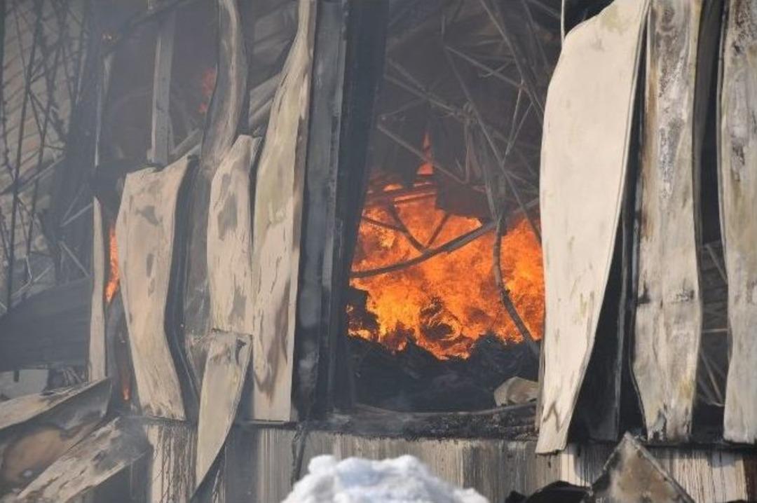 Mobilya Fabrikası Alev Alev Yandı