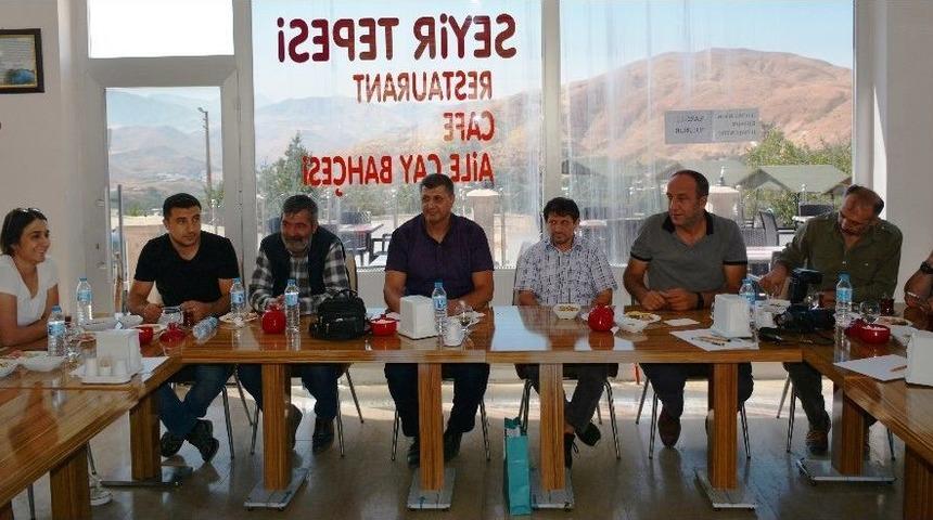 Bitlis&rsquo;te Gazetecilerin Sorunları Masaya Yatırıldı