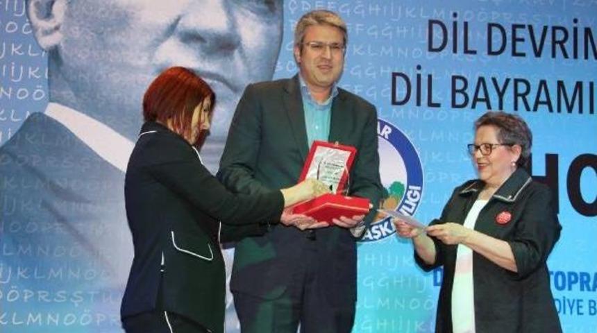 "t&uuml;rk&ccedil;e Bizim Ses Bayrağımızdır"