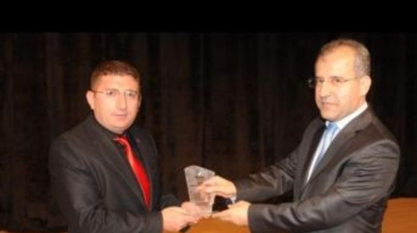 Yarışmada Dereceye Giren &Ouml;ğretmenler &Ouml;d&uuml;llerini Aldı