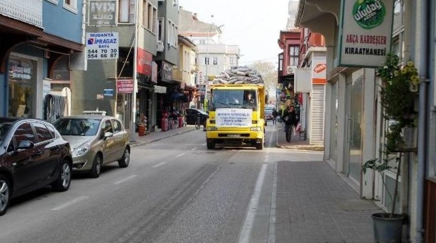 Mudanya Kaymakamlığı 350 Ton K&ouml;m&uuml;r Dağıttı